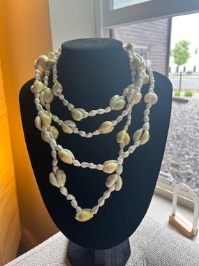 Vintage Cream Shell Long Necklace (2)